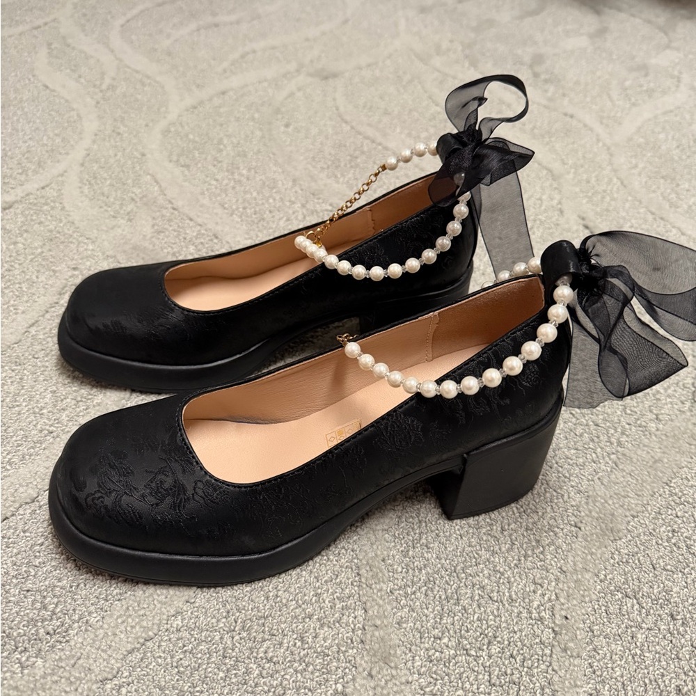 Elegant Black Women's Shoes with Pearl Detail